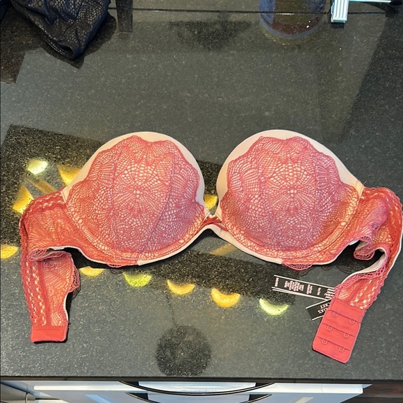 Victoria's Secret Pink Lace Underwire Bra - Picture 1 of 3